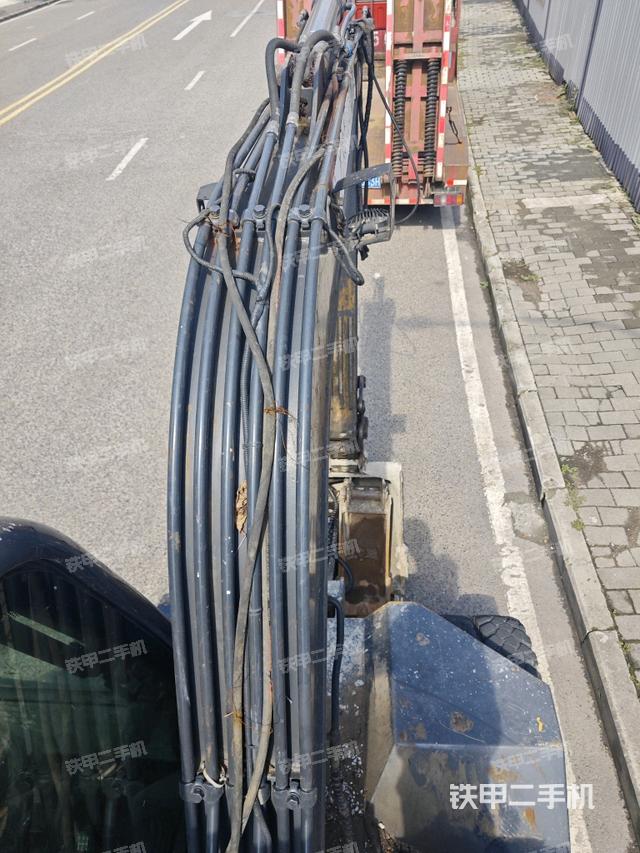 大臂背部俯視(工作和回轉(zhuǎn)裝置) 大臂背部俯視(工作和回轉(zhuǎn)裝置)