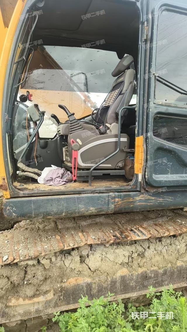 右側(cè)玻璃角標(biāo)(駕駛室部分) 右側(cè)玻璃角標(biāo)(駕駛室部分)