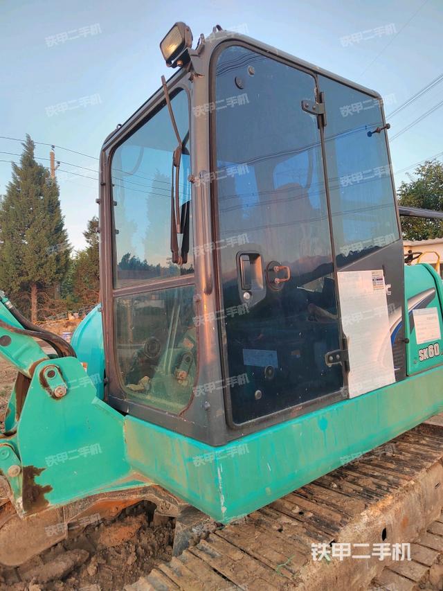 驾驶室整体(整机外观) 驾驶室整体(整机外观)