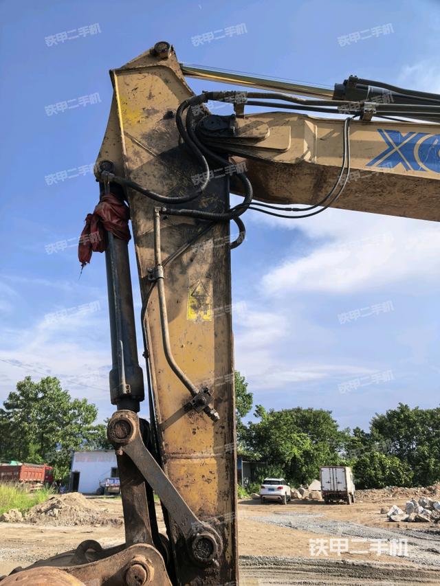 小臂整体左后(工作和回转装置) 小臂整体左后(工作和回转装置)