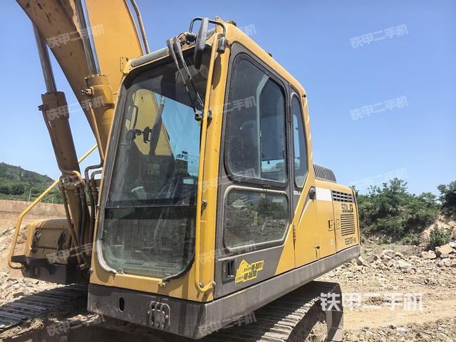 驾驶室左前45度(驾驶室部分) 驾驶室左前45度(驾驶室部分)