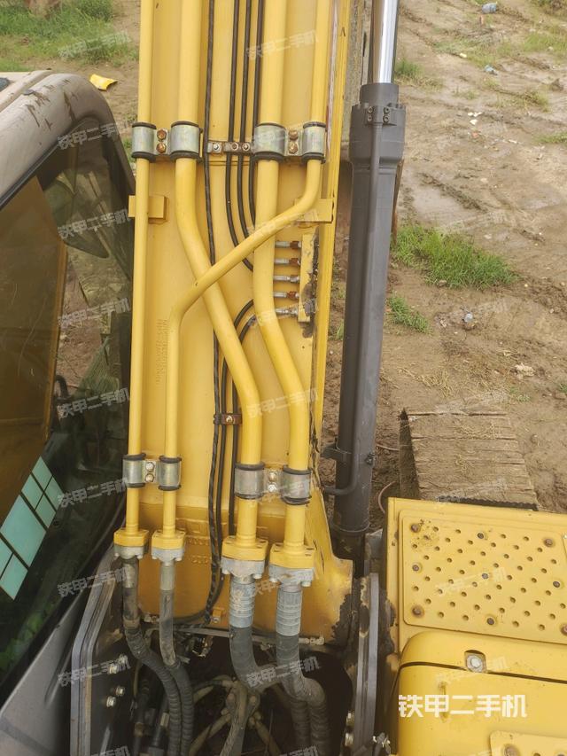 大臂背部俯視(工作和回轉(zhuǎn)裝置) 大臂背部俯視(工作和回轉(zhuǎn)裝置)