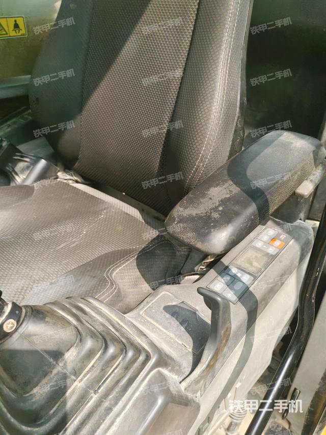 座椅左側(cè)控制臺(tái)/音響/含左手柄（駕駛室部分）