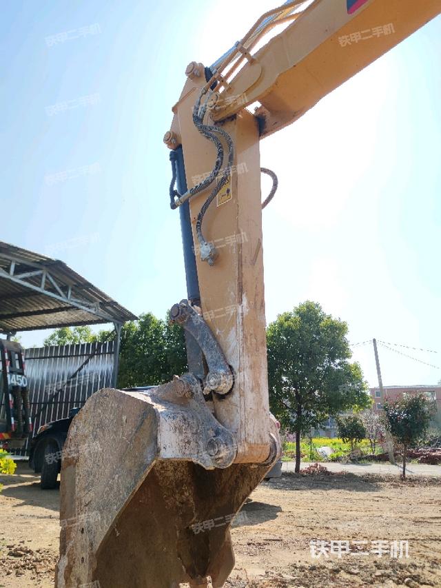 小臂整體左后(工作和回轉(zhuǎn)裝置) 小臂整體左后(工作和回轉(zhuǎn)裝置)