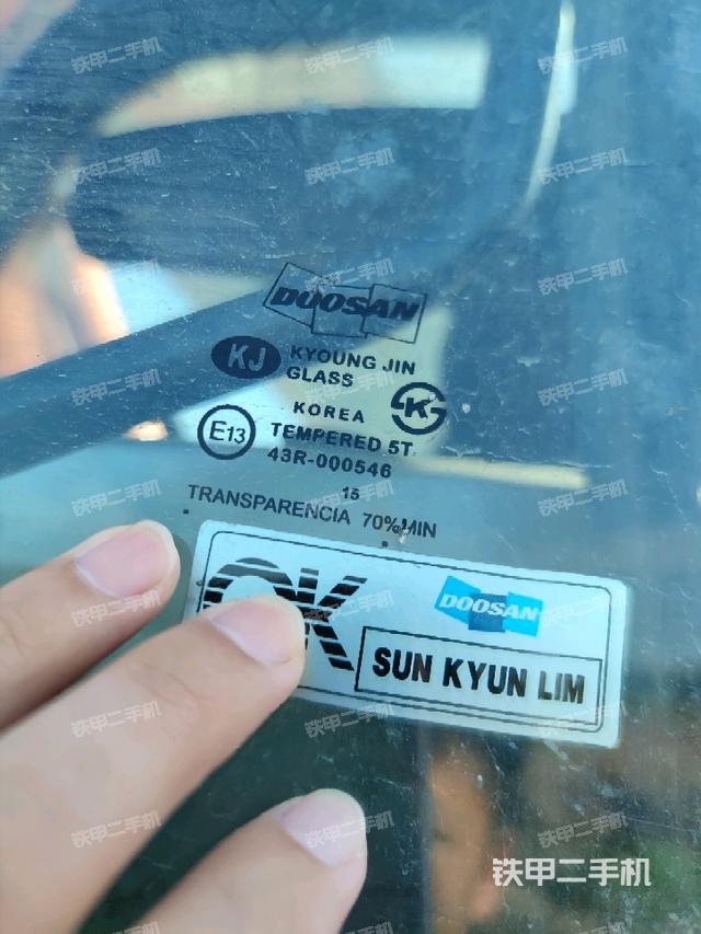 左后方玻璃角標(biāo)(駕駛室部分) 左后方玻璃角標(biāo)(駕駛室部分)