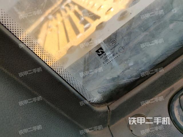 后窗玻璃角標(biāo)(駕駛室部分) 后窗玻璃角標(biāo)(駕駛室部分)