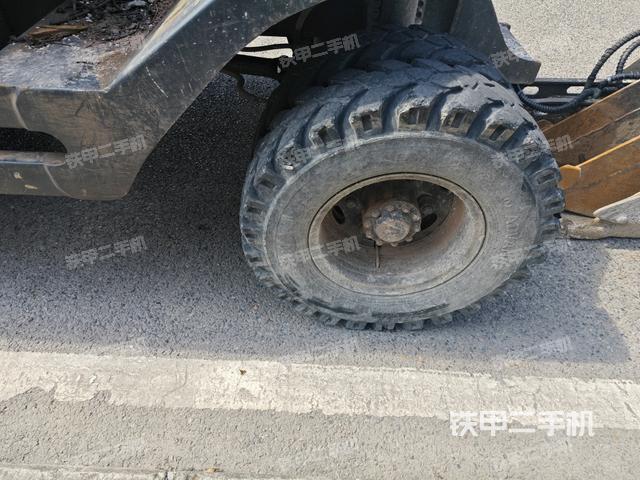 右驅(qū)動輪(行走機構(gòu)) 右驅(qū)動輪(行走機構(gòu))