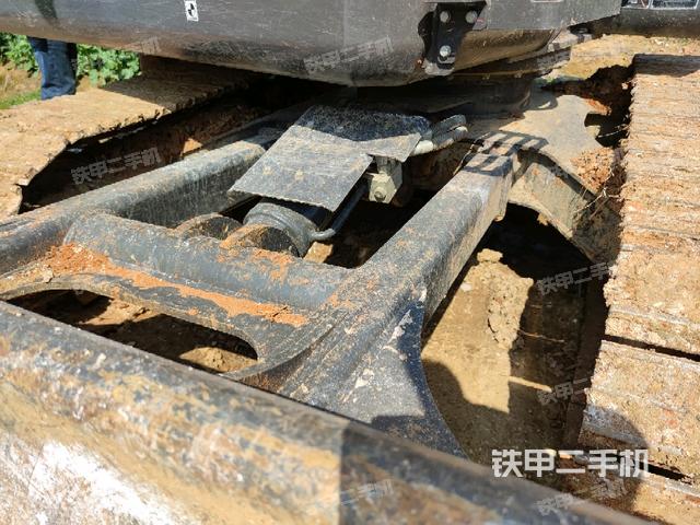 轉(zhuǎn)盤和下車架正前(工作和回轉(zhuǎn)裝置) 轉(zhuǎn)盤和下車架正前(工作和回轉(zhuǎn)裝置)