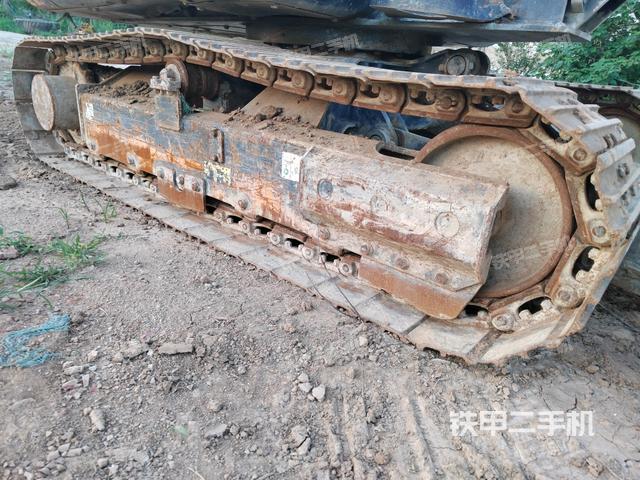 单侧履带整体(整机外观) 单侧履带整体(整机外观)