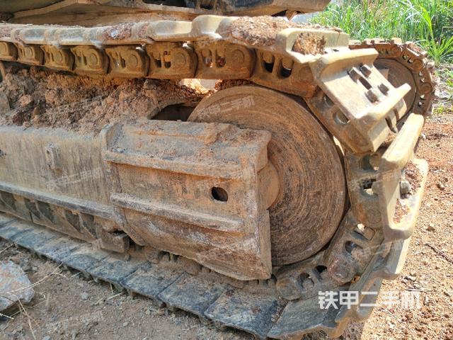 右側(cè)行走馬達蓋板(行走機構(gòu)) 右側(cè)行走馬達蓋板(行走機構(gòu))