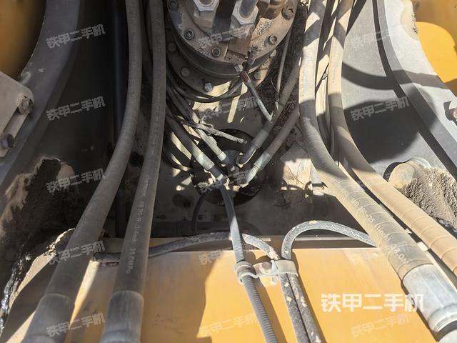 中央回转接头特写(上车部件) 中央回转接头特写(上车部件)