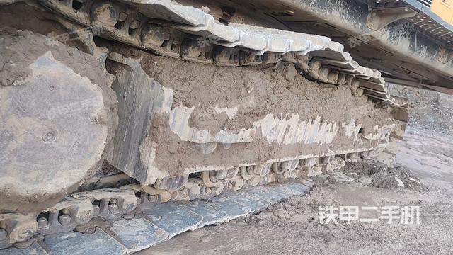 单侧履带整体(整机外观) 单侧履带整体(整机外观)