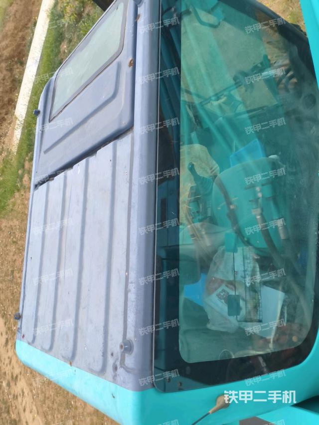 駕駛室頂部(整機外觀) 駕駛室頂部(整機外觀)