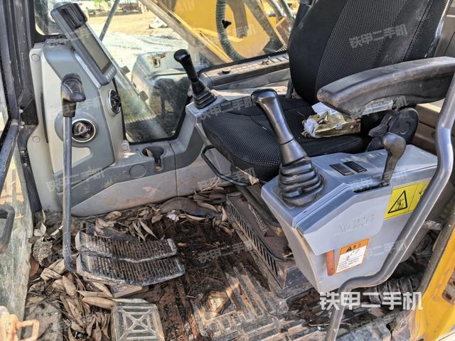 显示屏 (驾驶室部分) 显示屏 (驾驶室部分)