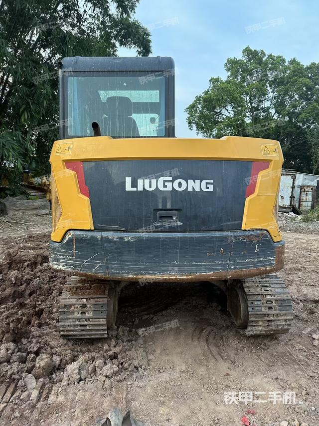 驾驶室顶部（整机外观）