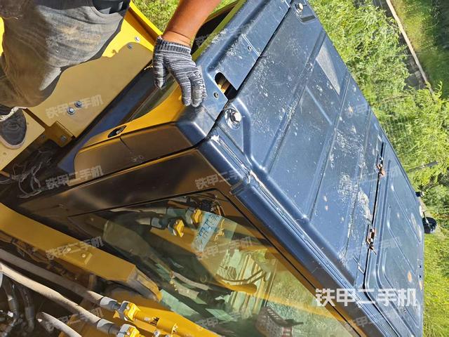 驾驶室顶部(整机外观) 驾驶室顶部(整机外观)