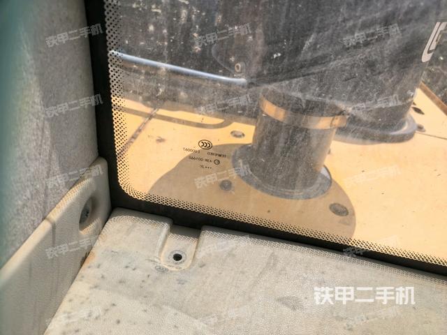 左后方玻璃角标(驾驶室部分) 左后方玻璃角标(驾驶室部分)