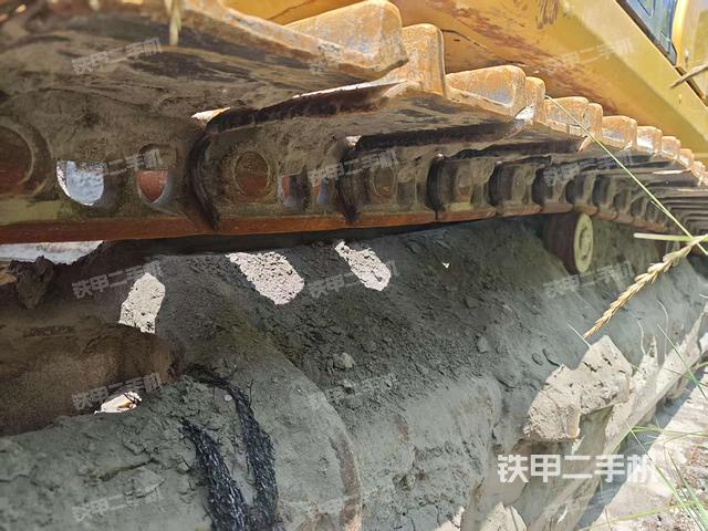 单侧履带整体(整机外观) 单侧履带整体(整机外观)