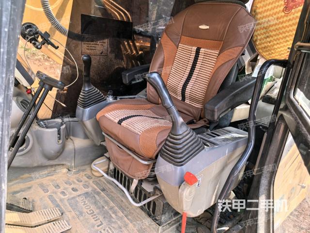 座椅后部(驾驶室部分) 座椅后部(驾驶室部分)