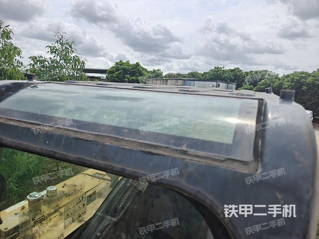 驾驶室顶部（整机外观）