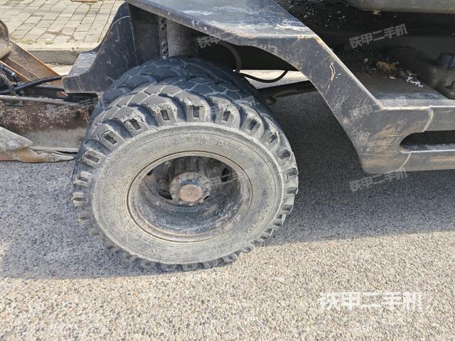 左導向輪(行走機構(gòu)) 左導向輪(行走機構(gòu))