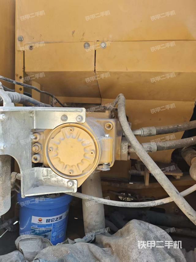 液压泵舱室正面整体(整机外观) 液压泵舱室正面整体(整机外观)