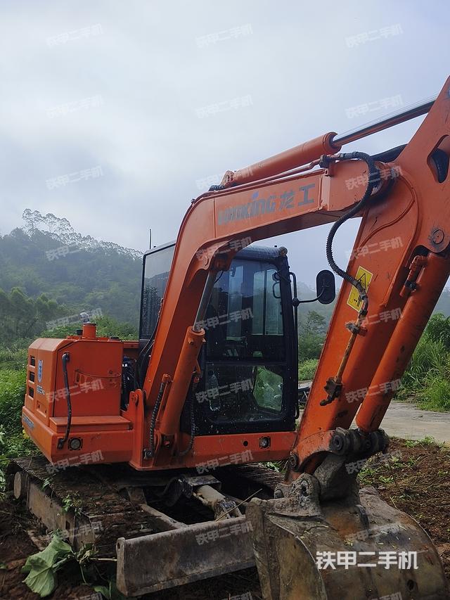驾驶室顶部（整机外观）