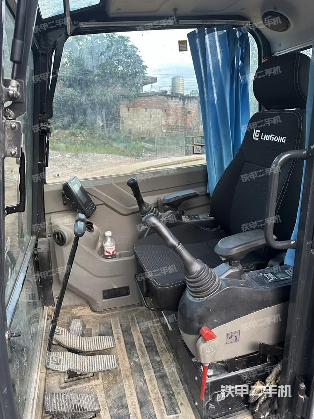 驾驶室整体（整机外观）