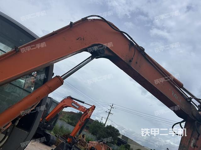 大臂整體?右側(cè)（工作和回轉(zhuǎn)裝置）