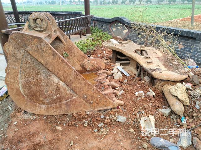 整機右后45°(設(shè)備外觀及核心部件) 整機右后45°(設(shè)備外觀及核心部件)