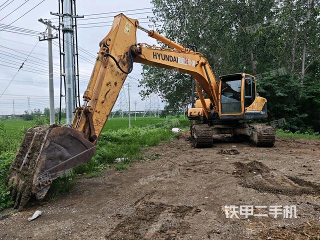 現(xiàn)代R215-9挖掘機(jī)