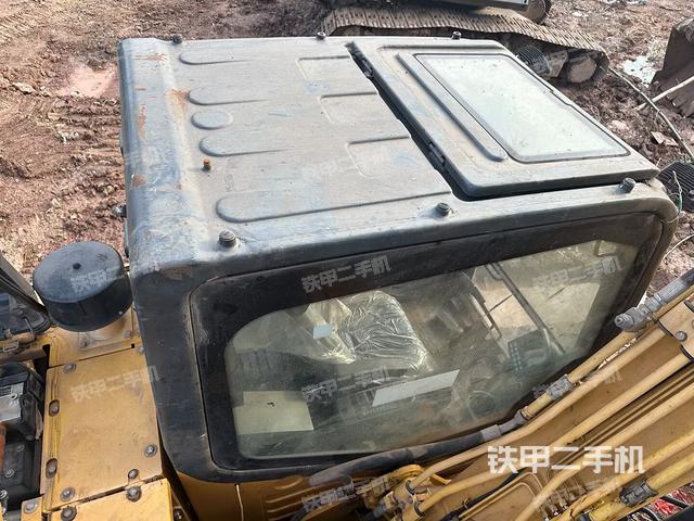 驾驶室顶部（整机外观）