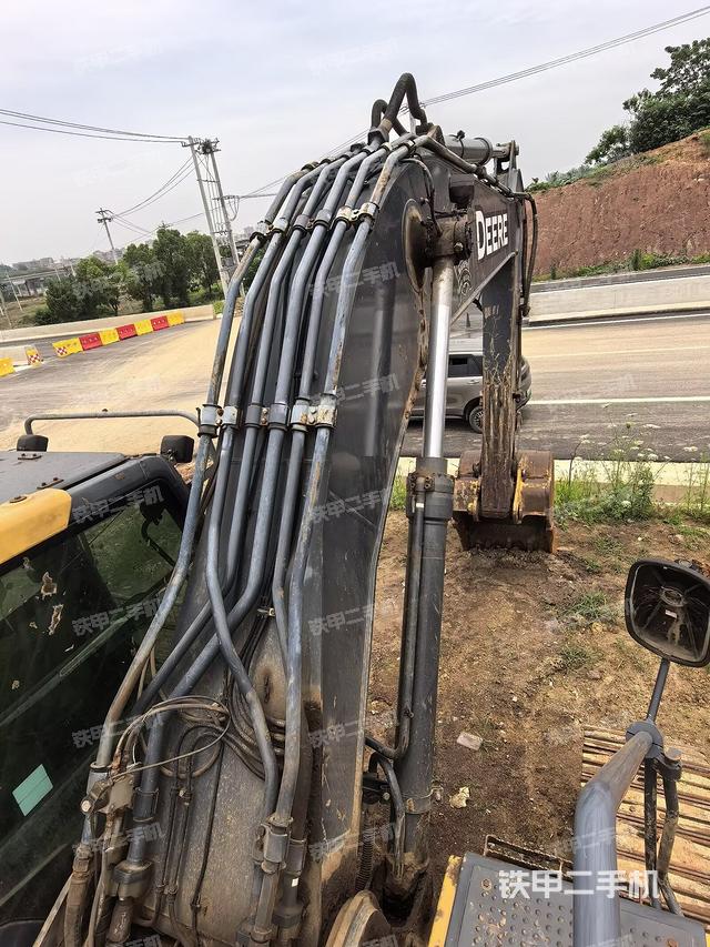 大臂背部俯視(工作和回轉(zhuǎn)裝置) 大臂背部俯視(工作和回轉(zhuǎn)裝置)