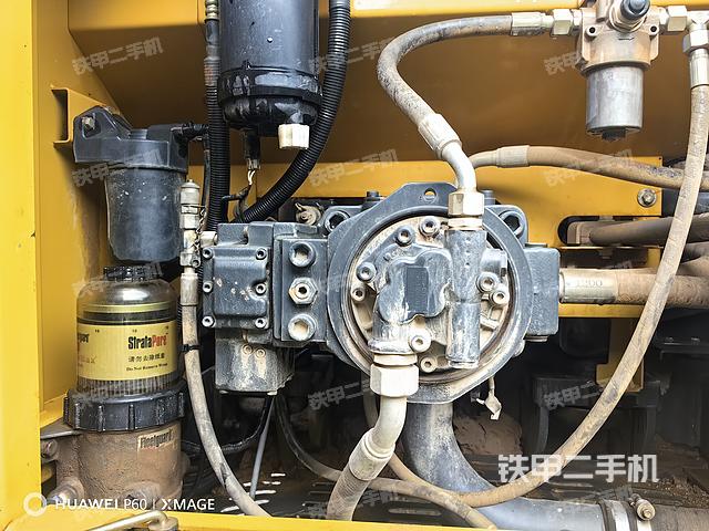 液压泵舱室正面整体（整机外观）