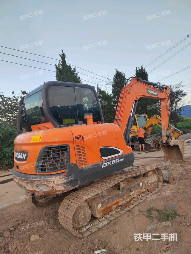 整机右后45°(整机外观) 整机右后45°(整机外观)