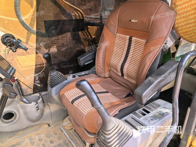 座椅左侧控制台/音响/含左手柄(驾驶室部分) 座椅左侧控制台/音响/含左手柄(驾驶室部分)