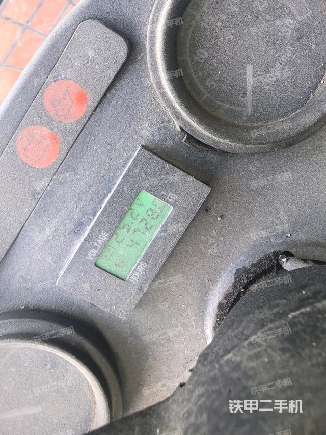 显示屏 (驾驶室部分) 显示屏 (驾驶室部分)