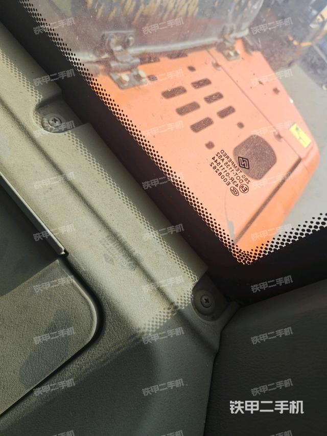 后窗玻璃角標(駕駛室部分) 后窗玻璃角標(駕駛室部分)