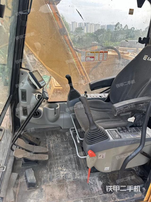 驾驶室整体（整机外观）