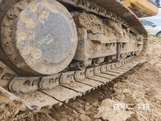 右侧履带整体(行走机构) 右侧履带整体(行走机构)