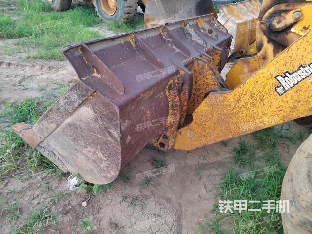 工作裝置整體(整機(jī)外觀及大件) 工作裝置整體(整機(jī)外觀及大件)