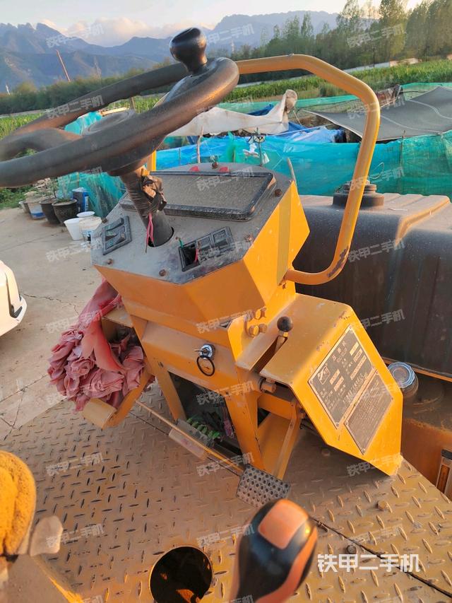 驾驶室操作台(设备外观及核心部件) 驾驶室操作台(设备外观及核心部件)