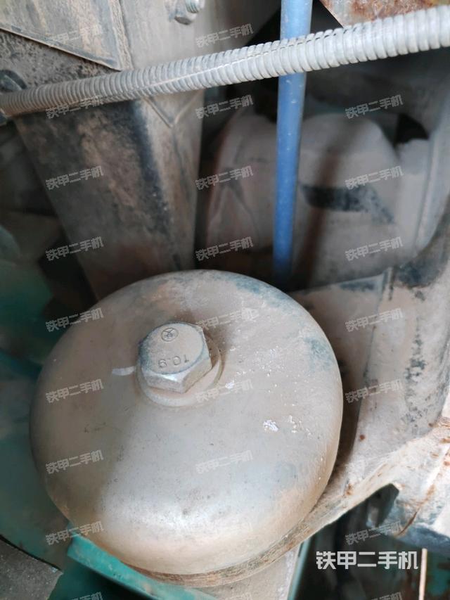 液压泵舱室正面整体(整机外观) 液压泵舱室正面整体(整机外观)