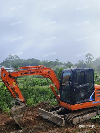龙工CDM6060挖掘机实拍图片