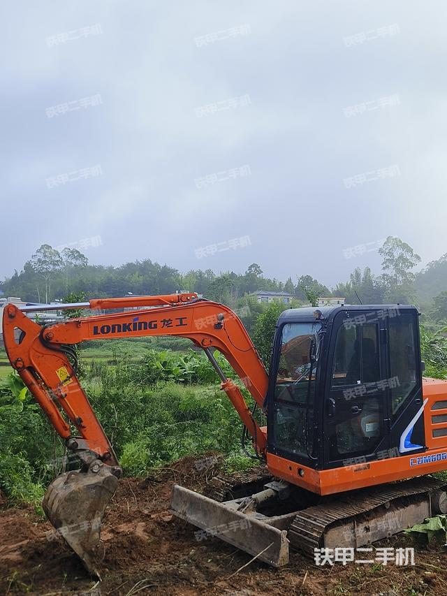 龙工CDM6060挖掘机