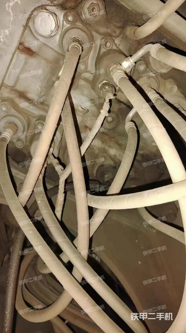 回转马达和主控阀（整机外观）