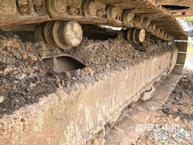 右側(cè)履帶整體(行走機(jī)構(gòu)) 右側(cè)履帶整體(行走機(jī)構(gòu))