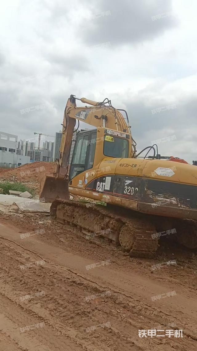 单侧履带整体(整机外观) 单侧履带整体(整机外观)