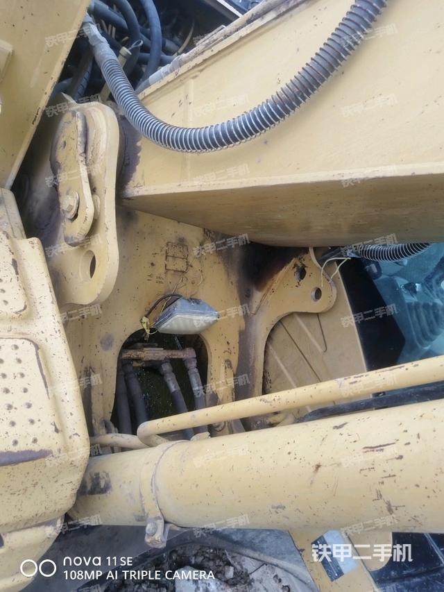 大臂根部 斜视(工作和回转装置) 大臂根部 斜视(工作和回转装置)