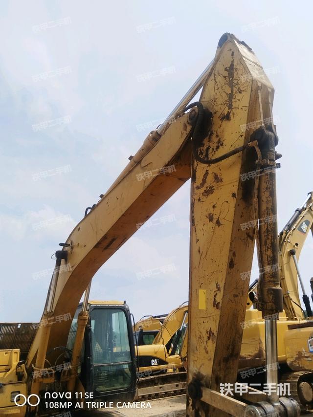 大臂整体 右侧(工作和回转装置) 大臂整体 右侧(工作和回转装置)